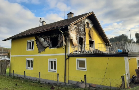 Kinderzimmer eines Wohnhauses in Frankenmarkt in Vollbrand