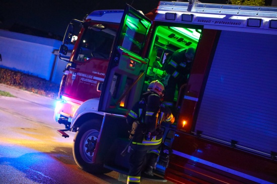 Feuerwehr bswillig zu einem Mehrparteienwohnhaus in Wels-Neustadt alarmiert