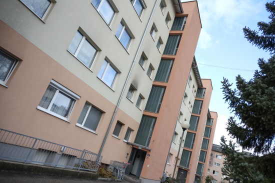 Brand einer Kaffeemaschine: Vier Feuerwehren bei gemeldetem Wohnungsbrand in Ansfelden im Einsatz