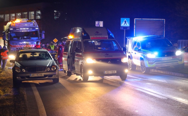 Fußgänger auf Pyhrnpass Straße in Sattledt von PKW erfasst und schwer verletzt