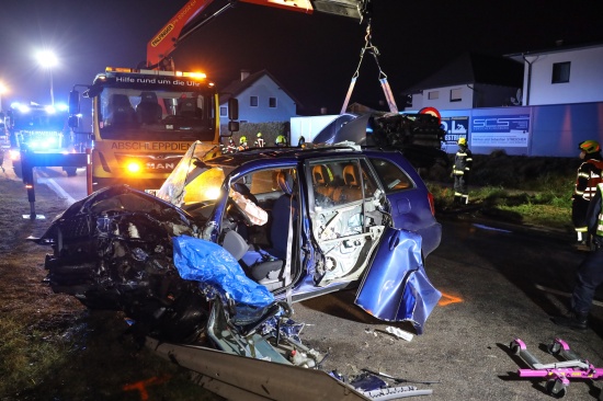 Frontalcrash auf Salzkammergutstrae bei Regau fordert zwei Schwerverletzte