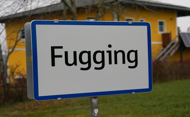 Fugging statt Fucking: Tarsdorfer Ortschaft vor Umbenennung bereits mit neuen Ortstafeln beschildert