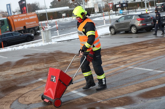 Massiver Dieselaustritt aus PKW fhrt zu Einsatz der Feuerwehr in Marchtrenk