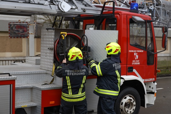 Brand in einem Einfamilienhaus in Eferding fhrt zu Einsatz der Feuerwehr