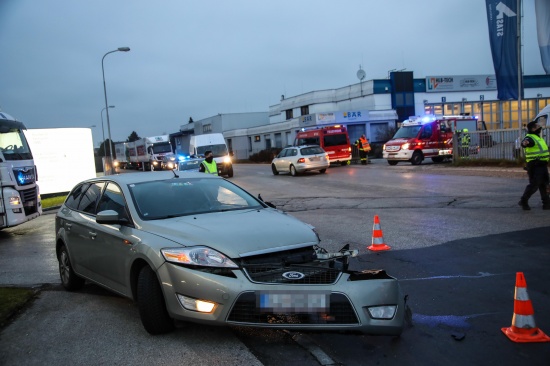 Verkehrsunfall zwischen LKW und PKW in Marchtrenk endet glimpflich