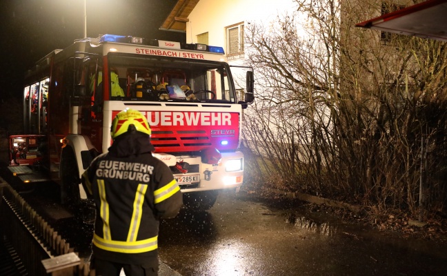 Gasflasche fing Feuer: Vier Feuerwehren bei Zimmerbrand in Steinbach an der Steyr im Einsatz
