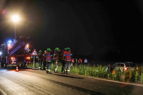 Auto bei Holzhausen von Fahrbahn abgekommen und im Feld gelandet