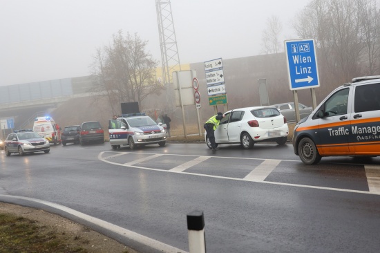 Gl�cklicherweise nur kleiner Crash statt gemeldeter Massenkarambolage bei Wei�kirchen an der Traun