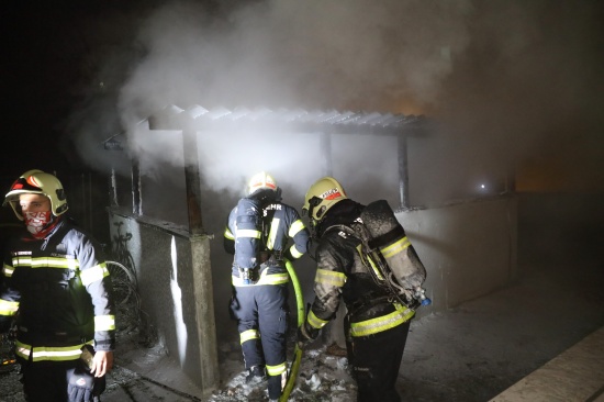 Brnde: Mllinseln und Abfallcontainer in Wels-Lichtenegg in Brand gesteckt