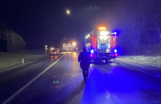 Fahrzeugberung nach Verkehrsunfall auf Steyrtalstrae bei Micheldorf in Obersterreich