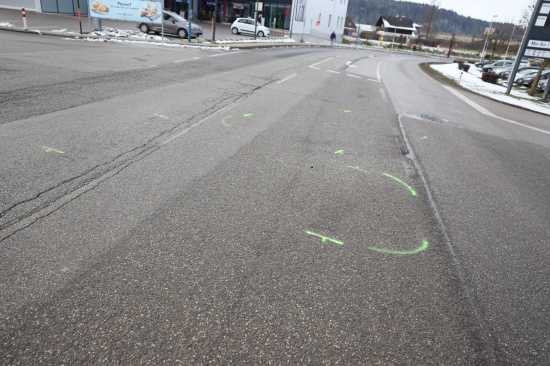 Einsatzkrfte zu schwerem Verkehrsunfall nach Vorchdorf alarmiert