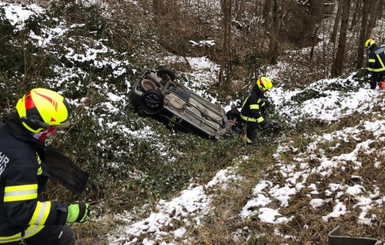 Autoberschlag in Steinerkirchen an der Traun endet glimpflich
