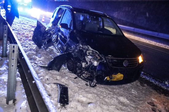 Auto prallte auf Westautobahn bei Ansfelden gegen Anpralldmpfer