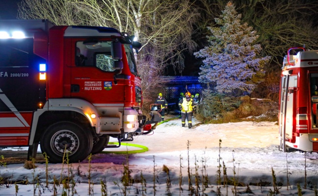Drei Feuerwehren bei Kellerbrand in Hörsching im Einsatz