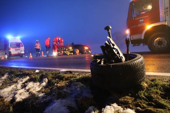 Verkehrsunfall zwischen zwei Autos in Thalheim bei Wels fordert eine verletzte Person