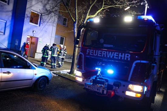 Einsatz durch stechenden Geruch in einem Mehrparteienwohnhaus in Wels-Neustadt