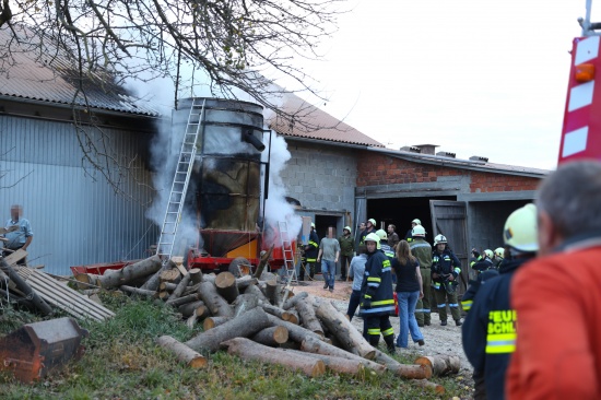 Feuerwehreinsatz bei Brand eines Maistrockners in Schleißheim