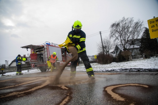Defekter Schneepflug zog lspur durch zahlreiche Straen in Marchtrenk
