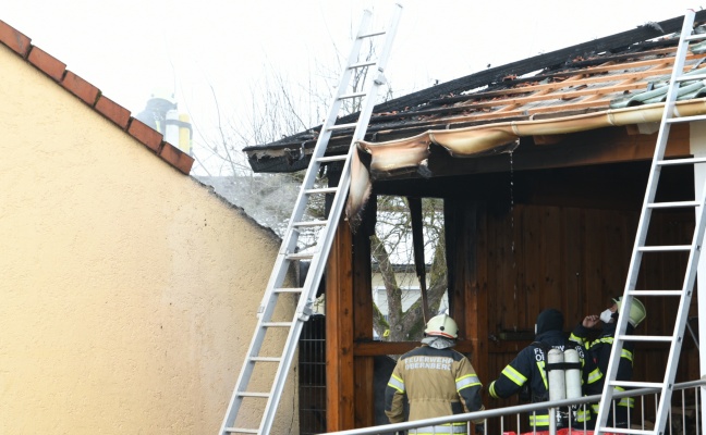 Neun Feuerwehren bei Brand eines Wohnhausanbaus in Obernberg am Inn im Einsatz