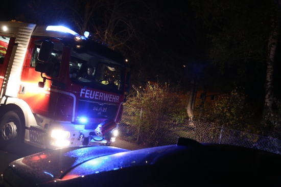 Feuerwehr bei Kleinbrand an einer Parkbank in Wels-Lichtenegg im Einsatz