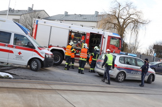 Kollision zwischen Auto und Straenbahn in Traun