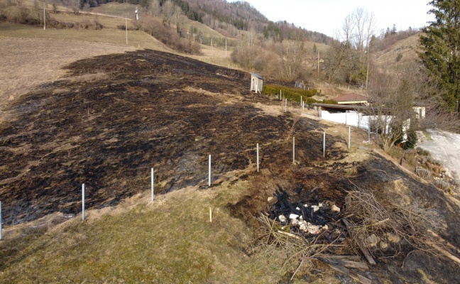 Wiesenbrand in Molln sorgt für Einsatz von fünf Feuerwehren