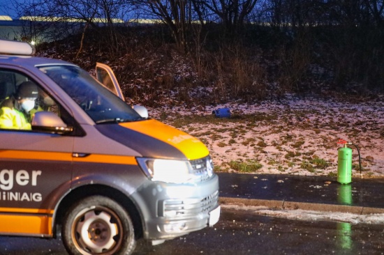 Brand einer Gasflasche auf Autobahnrastplatz in Allhaming