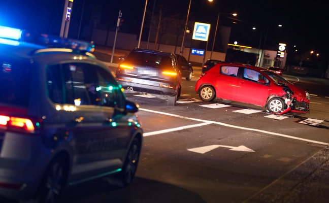 Kreuzungskollision zweier Autos in Wels-Pernau