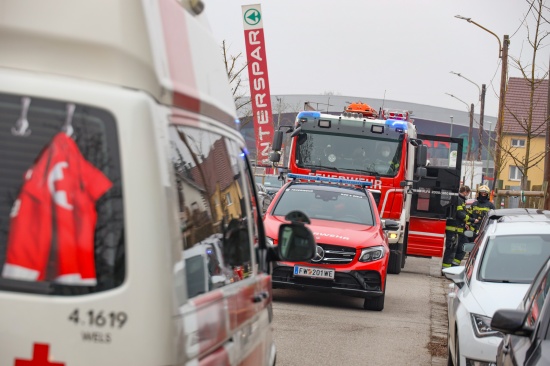 Personenrettung in Wels-Neustadt: Kind in ausziehbarem Kleiderschrank eingeklemmt