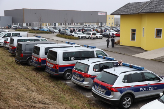 Projektverhandlung ber Recyclinganlage fr Altreifen in Sipbachzell mit Groaufgebot der Polizei