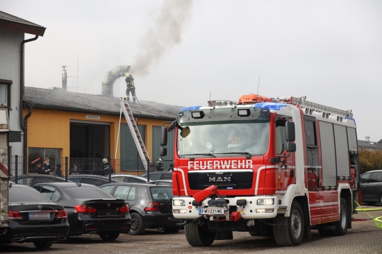 Brand in einer Autowerksttte in Wels-Waidhausen