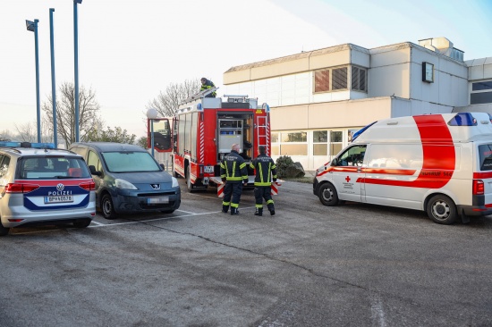 Person durch Einsatzkrfte tot aus Oedter See in Traun geborgen