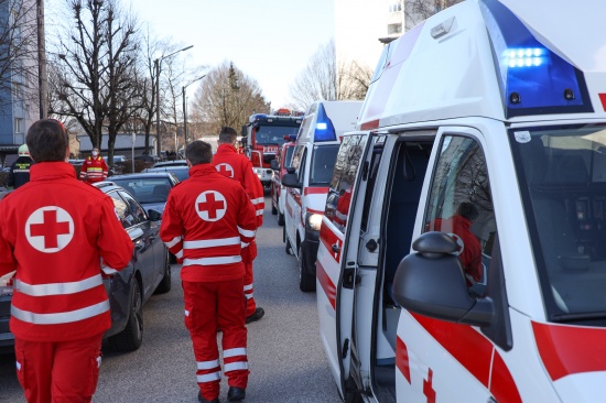 Einsatzkr�fte b�swillig zu vermeintlich gr��erem Wohnungsbrand nach Wels-Neustadt alarmiert