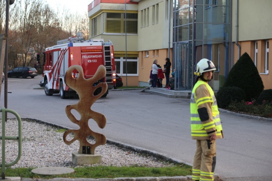 Feuerwehreinsatz in Hauptschule durch stinkenden Tonbrennofen