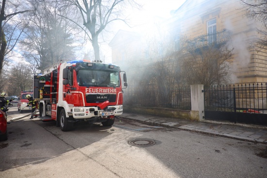 Einsatz bei Kellerbrand in einem Wohnhaus in Wels-Innenstadt