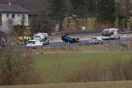 Drei Verletzte bei schwerem Verkehrsunfall auf Pyhrnautobahn bei Ried im Traunkreis