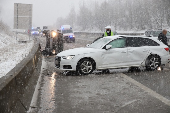 Schwerer Verkehrsunfall auf Innkreisautobahn bei Schneegestber in Steinhaus endet glimpflich