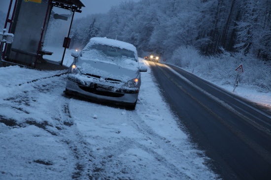 Schneefall: Verkehrsunflle auf Wiener Strae bei Attnang-Puchheim enden glimpflich