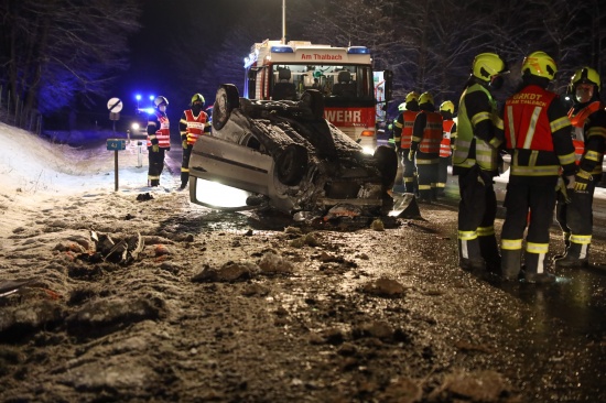 Autoberschlag auf Pyhrnpass Strae in Thalheim bei Wels fordert zwei Verletzte