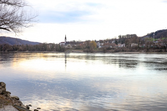 Mdchen (14) gerettet: Grerer Einsatz bei Personenrettung aus der Donau bei Puchenau