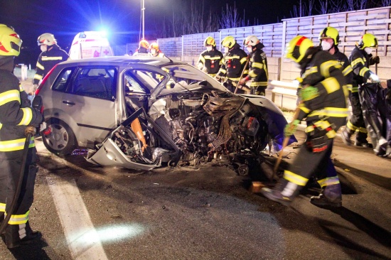 Frontalcrash auf Altheimer Strae in Braunau am Inn fordert zwei Schwerverletzte