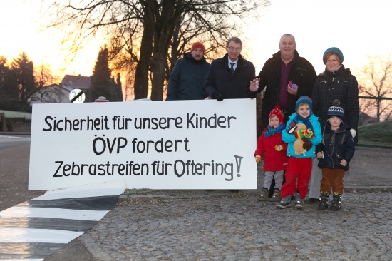 ÖVP Oftering hebt langjährige Forderung nach einem Zebrastreifen im Ortsgebiet hervor
