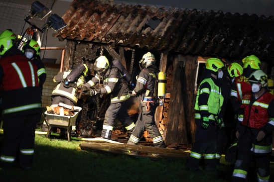Drei Feuerwehren bei Brand einer Gartenhtte in Kremsmnster im Einsatz