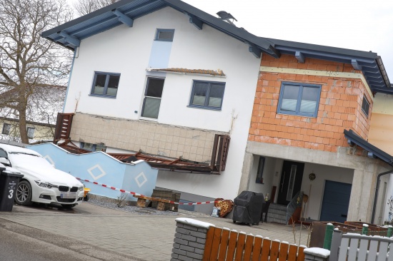 Großmutter (55) nach Balkoneinsturz in Lenzing mit vier Verletzten im Krankenhaus verstorben