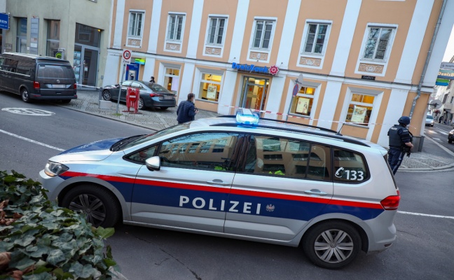 Tatverdächtiger nach Überfall auf Bankfiliale in Linz in Tschechien festgenommen