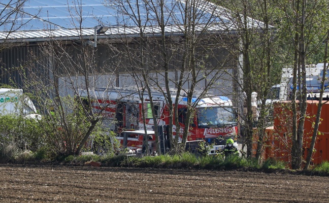 Brand bei Unternehmen in Niederneukirchen sorgt für Einsatz der Feuerwehr
