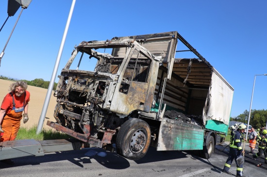 Vier Feuerwehren bei LKW-Brand in Hargelsberg im Einsatz