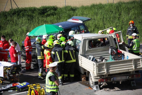 Vier teils Schwerverletzte bei folgenschwerem Crash in Leonding