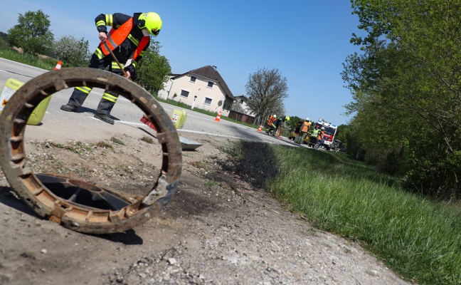 Ölwanne bei Auto nach Verkehrsunfall in Sipbachzell aufgerissen