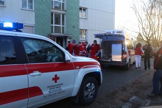 Kleinkind von Balkon im 3. Stock gestrzt und blieb dabei fast unverletzt